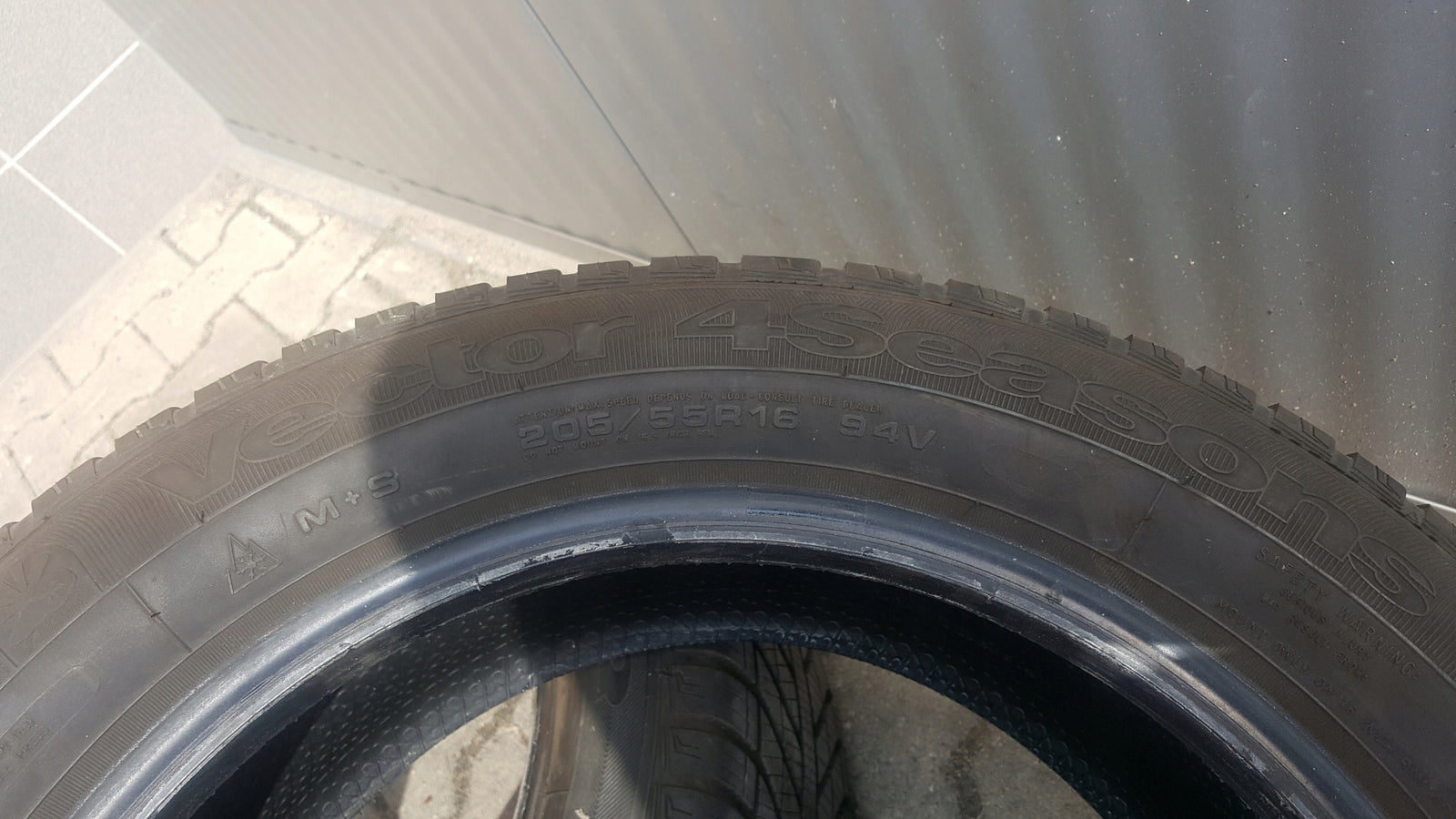 205/55/16 94V Good Year Vector4Seasons 5,6mm 2016r