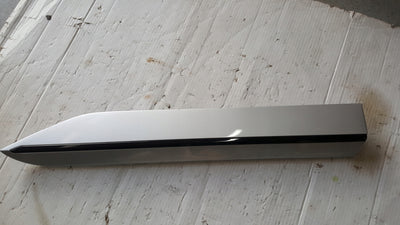 Listwa drzwi prawy tył SKODA SUPERB 3V0854950 demontaż