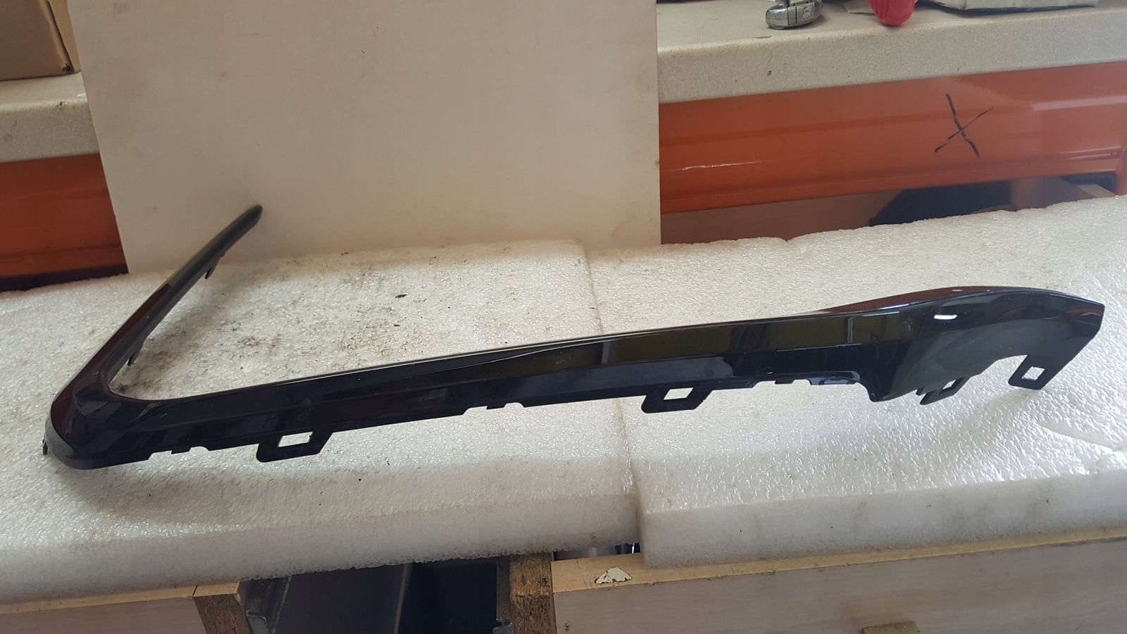 Listwa zderzaka przedniego prawa strona VW TOUAREG 760853254E demontaż