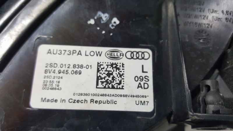 Lewa tylna lampa AUDI A3 SPORTBACK LIFT 8V4945069 demontaż