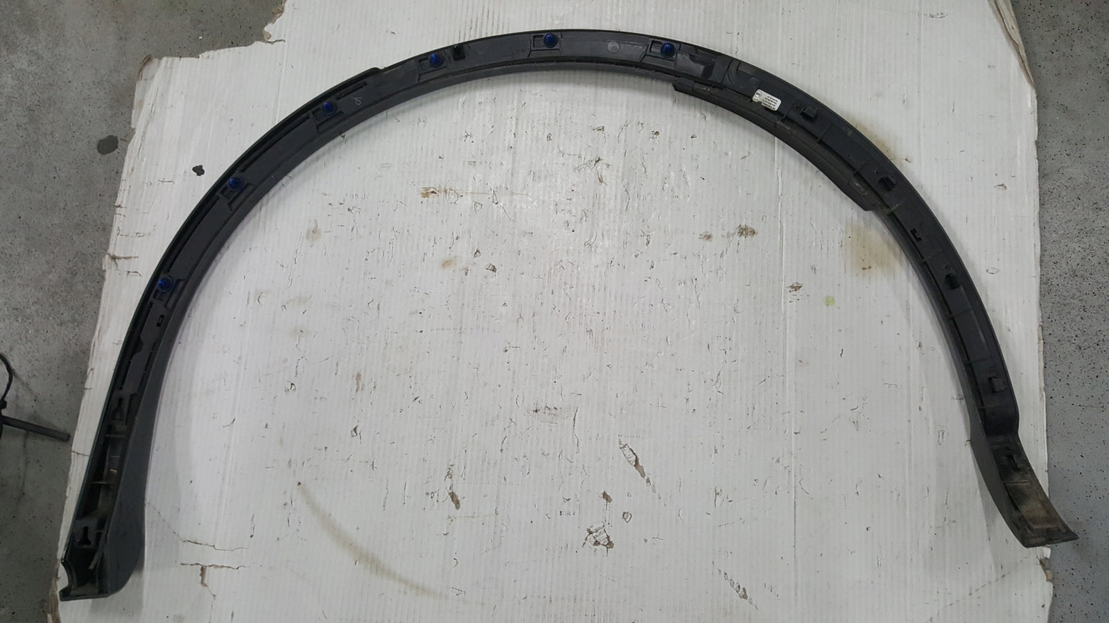 Listwa błotnika prawy tył AUDI Q5 80A853818B demontaż