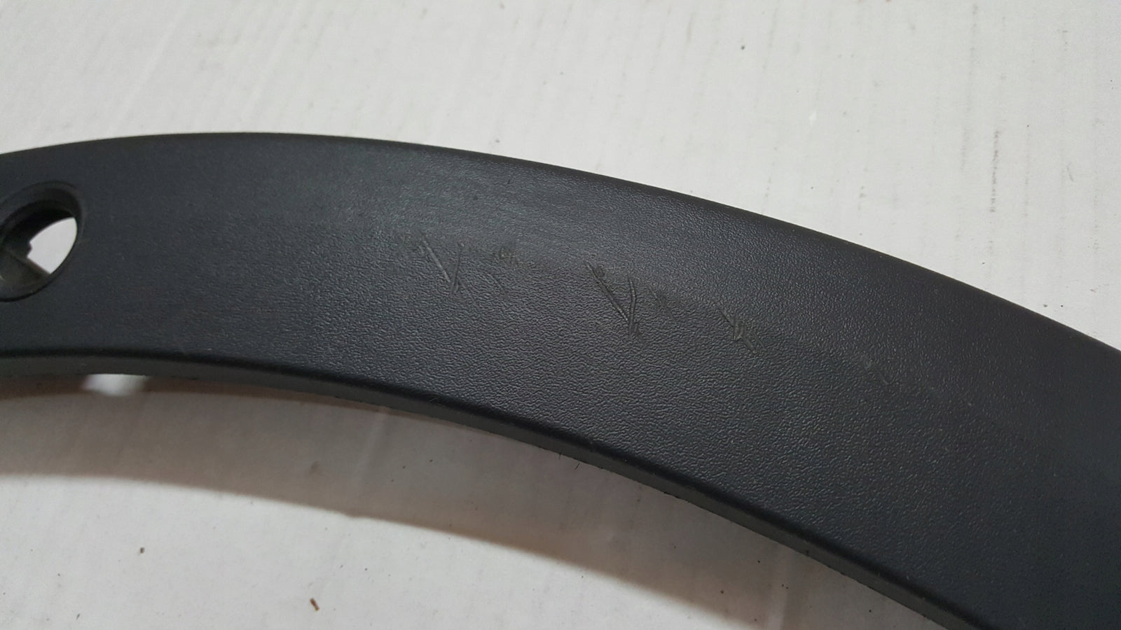 Listwa zderzaka prawy tył SEAT ARONA 6F9853026 demontaż