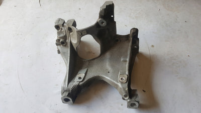 Łapa mocowanie silnika prawe 8W0399296E AUDI A4 B9