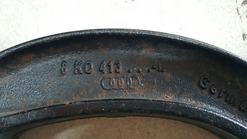 Audi A7 4G mocowanie amortyzatora lewy przód 8K0413L