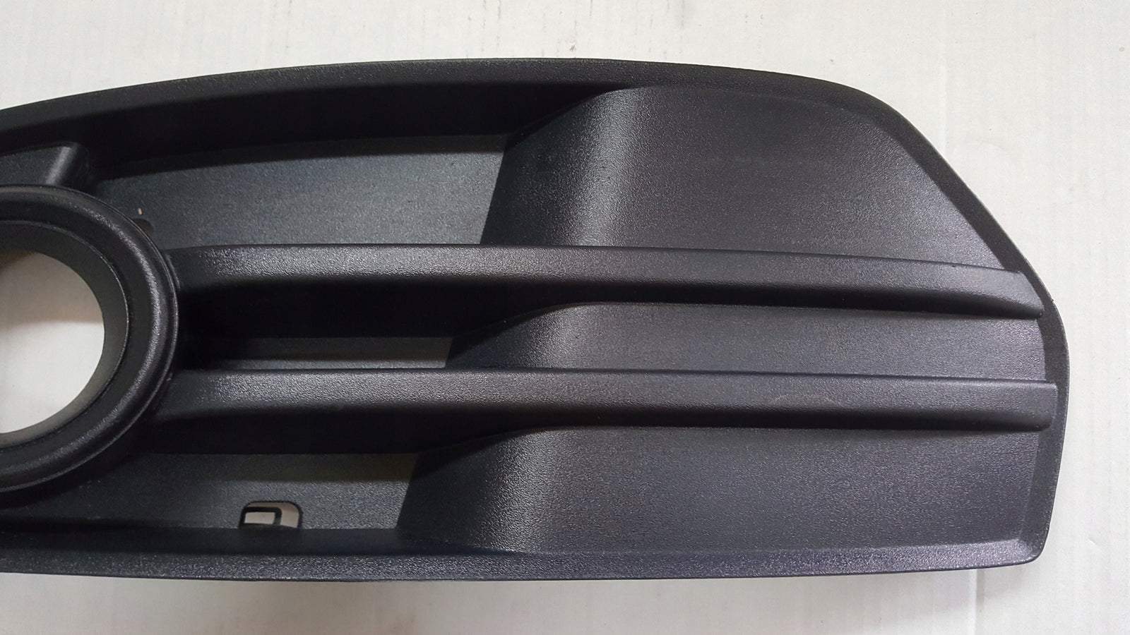 Kratka zderzaka lewy przód AUDI Q5 8R0807681A demontaż