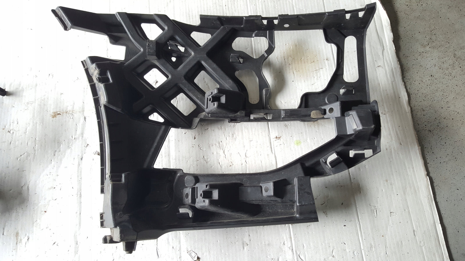 Ślizgi zderzaka przedniego VW GOLF VII 5G0807723F 5G0807724F demontaż