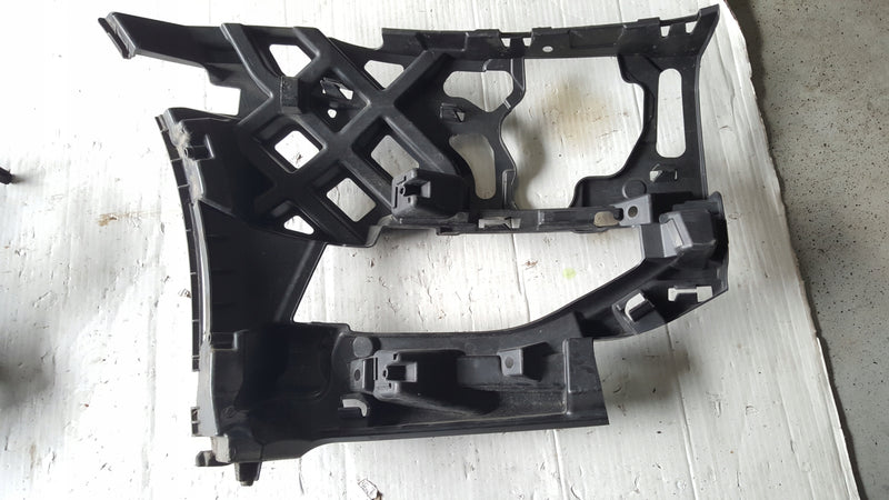 Ślizgi zderzaka przedniego VW GOLF VII 5G0807723F 5G0807724F demontaż