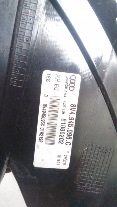 Tylna prawa lampa Audi A3 8V4945096C ORYGINAŁ