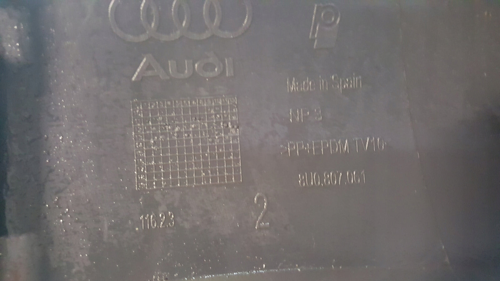 AUDI Q3 I 8U | Spoiler dolny listwa dokładka zderzaka przód 8U0807061