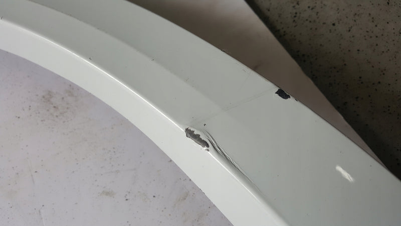 Listwa błotnika prawy tył VW TOUAREG 3 760853818C demontaż