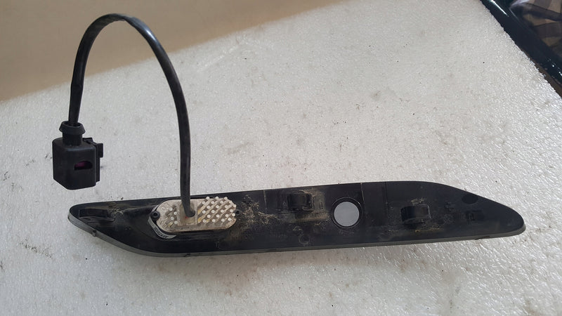 Lampka LED odblask zderzaka tylnego lewa strona VW ID.3 10B945701 demontaż