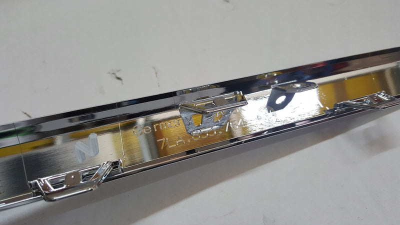 NOWA ORYGINALNA listwa chrom grilla przód prawa strona VW T6 7LA853764