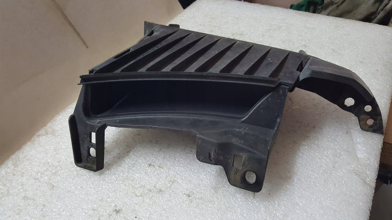 Kierownica powietrza lewy przód AUDI A4 (B9) 8W0121763L 8W0121763G demontaż