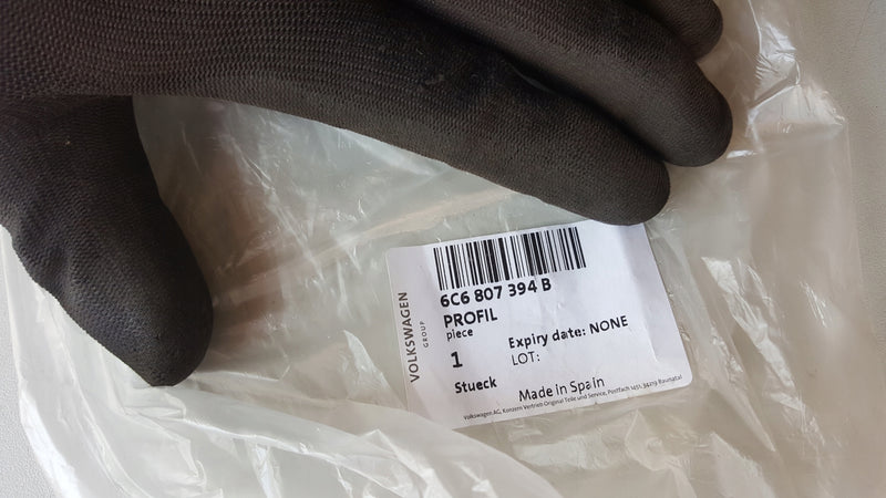 Ślizg zderzaka prawy tył VW POLO 6C6807394B NOWY