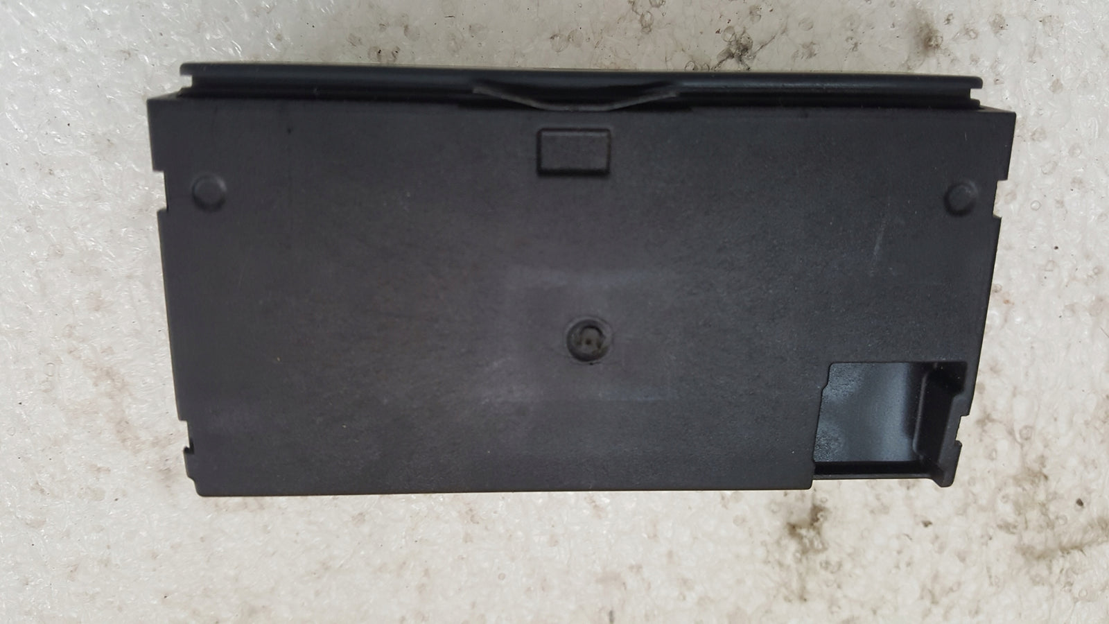 Gniazdo port USB AUDI A4 (B9) A5 Q5 RS4 RS5 8W0035708A demontaż