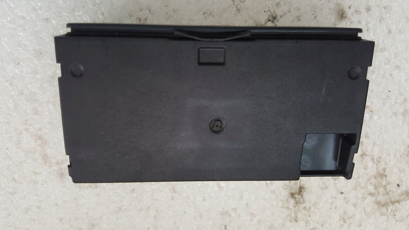 Gniazdo port USB AUDI A4 (B9) A5 Q5 RS4 RS5 8W0035708A demontaż
