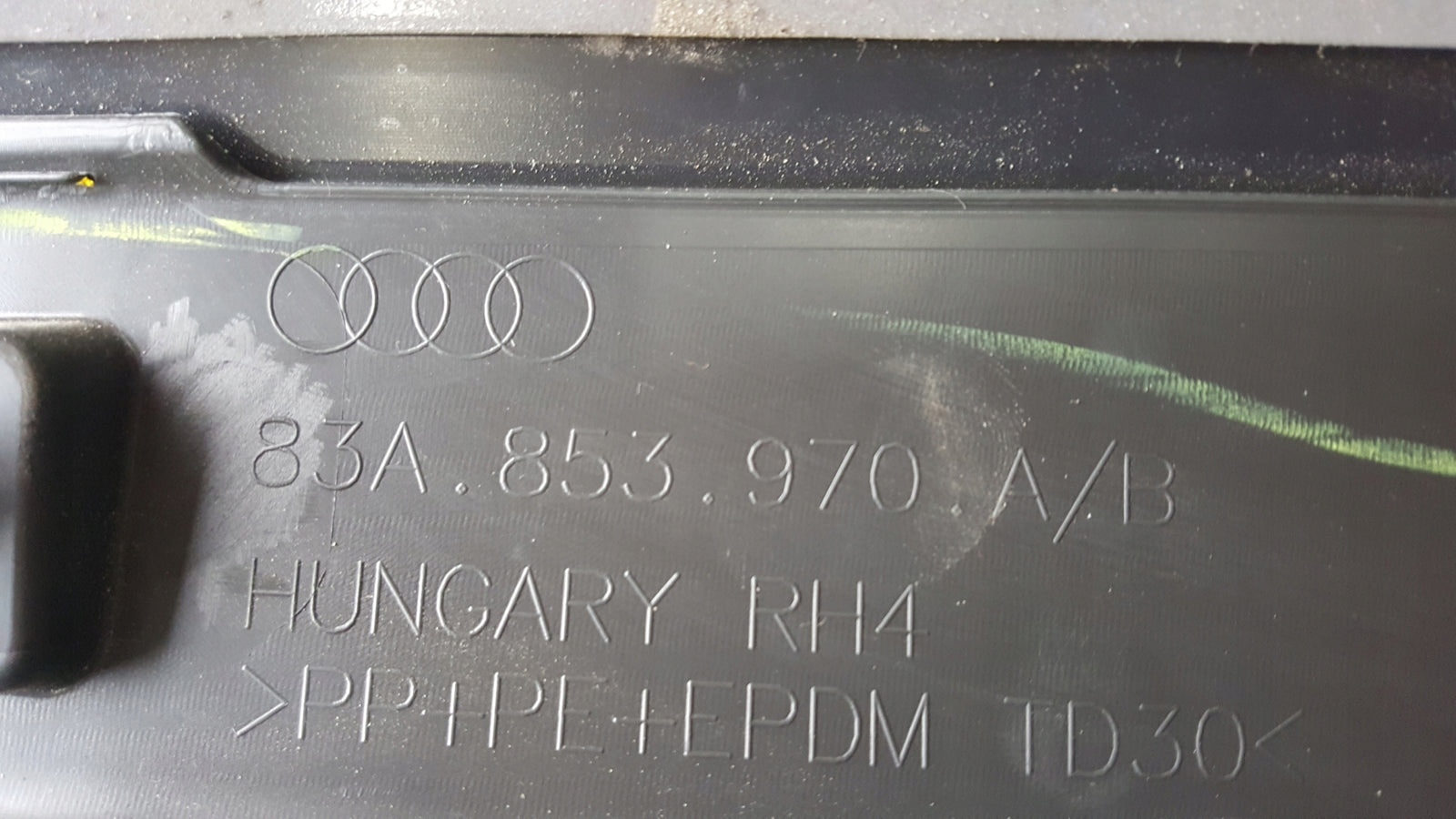 Listwa drzwi prawy tył AUDI Q3 II 83A853970A/B