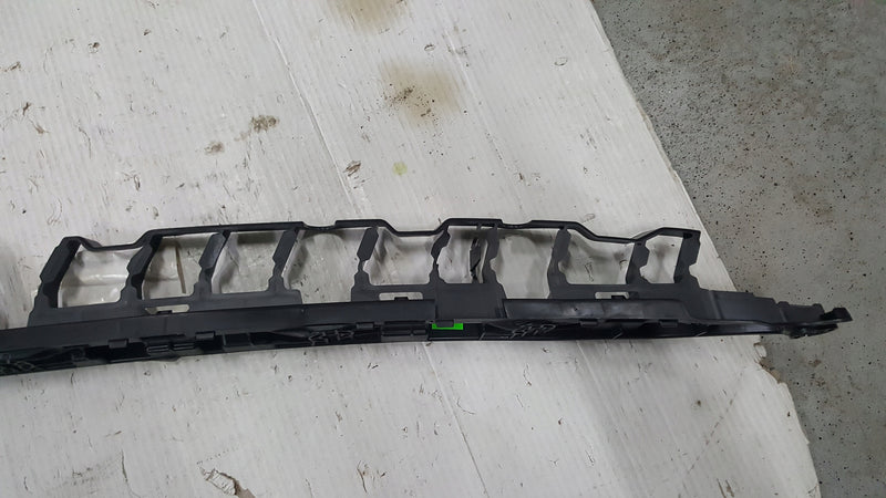NOWY ORYGINALNY ślizg zderzaka tylnego SKODA OCTAVIA IV kombi 5E7807863