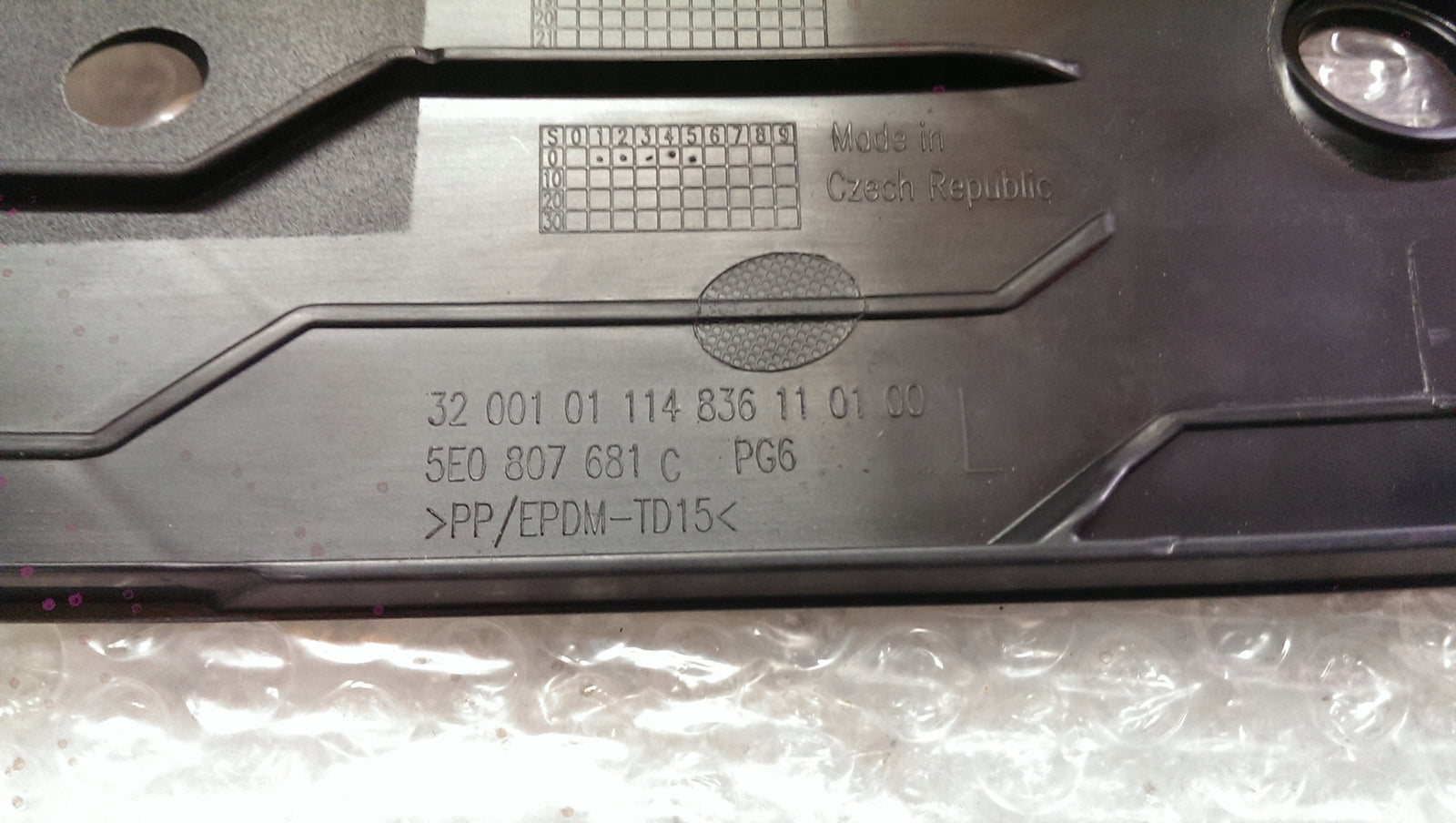 Kratka zderzaka LE przód SKODA OCTAVIA 5E0807681C