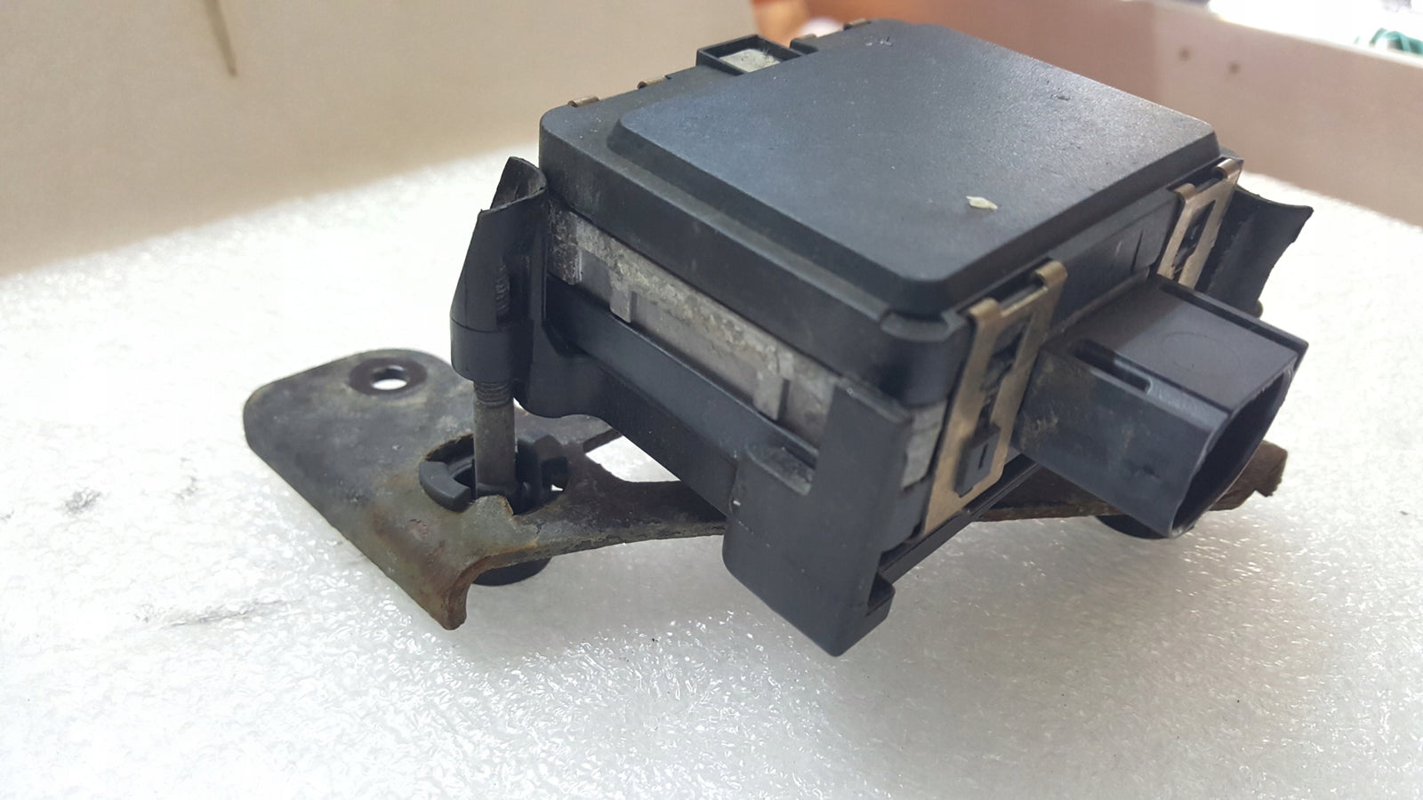 Radar sensor distronic VW AUDI SEAT SKODA 5Q0907561D 5Q0907461 demontaż