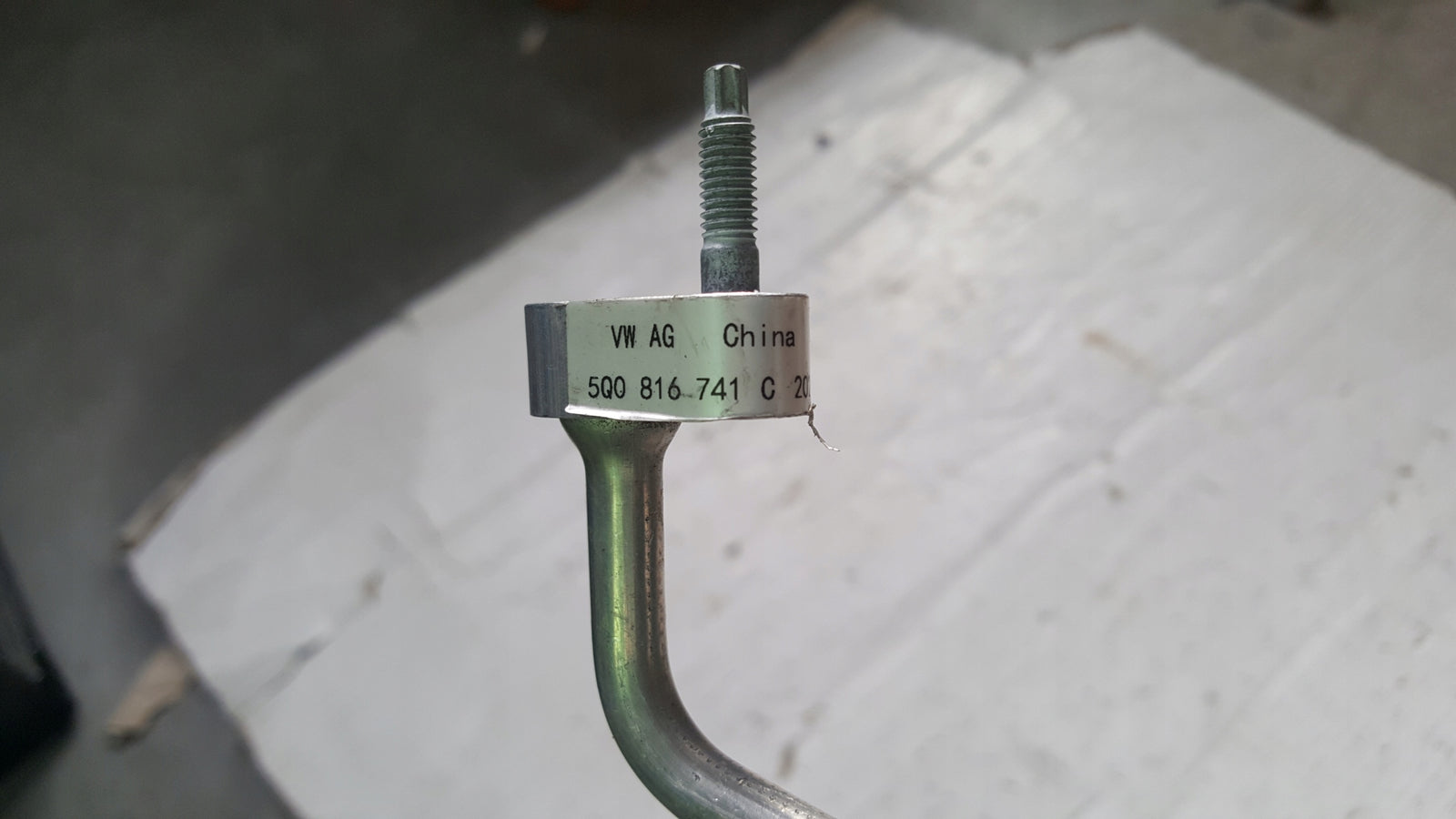 Rurka przewód klimatyzacji VW AUDI SEAT SKODA 5Q0816741C demontaż