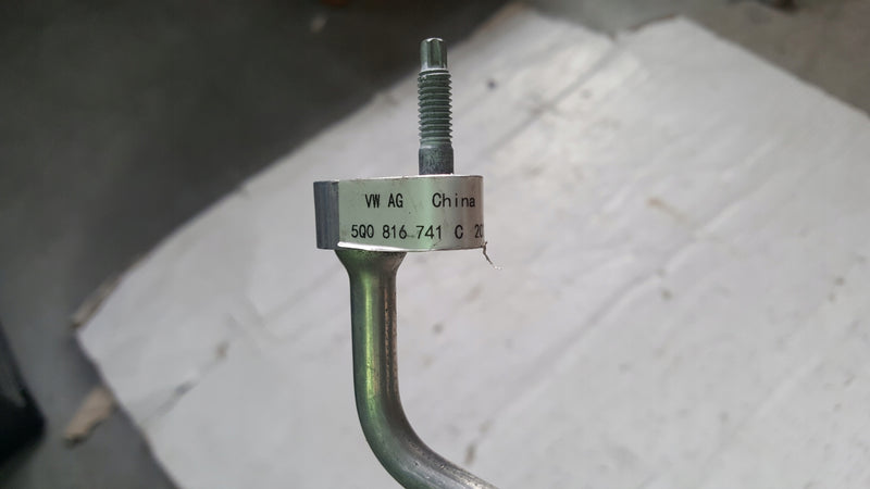 Rurka przewód klimatyzacji VW AUDI SEAT SKODA 5Q0816741C demontaż