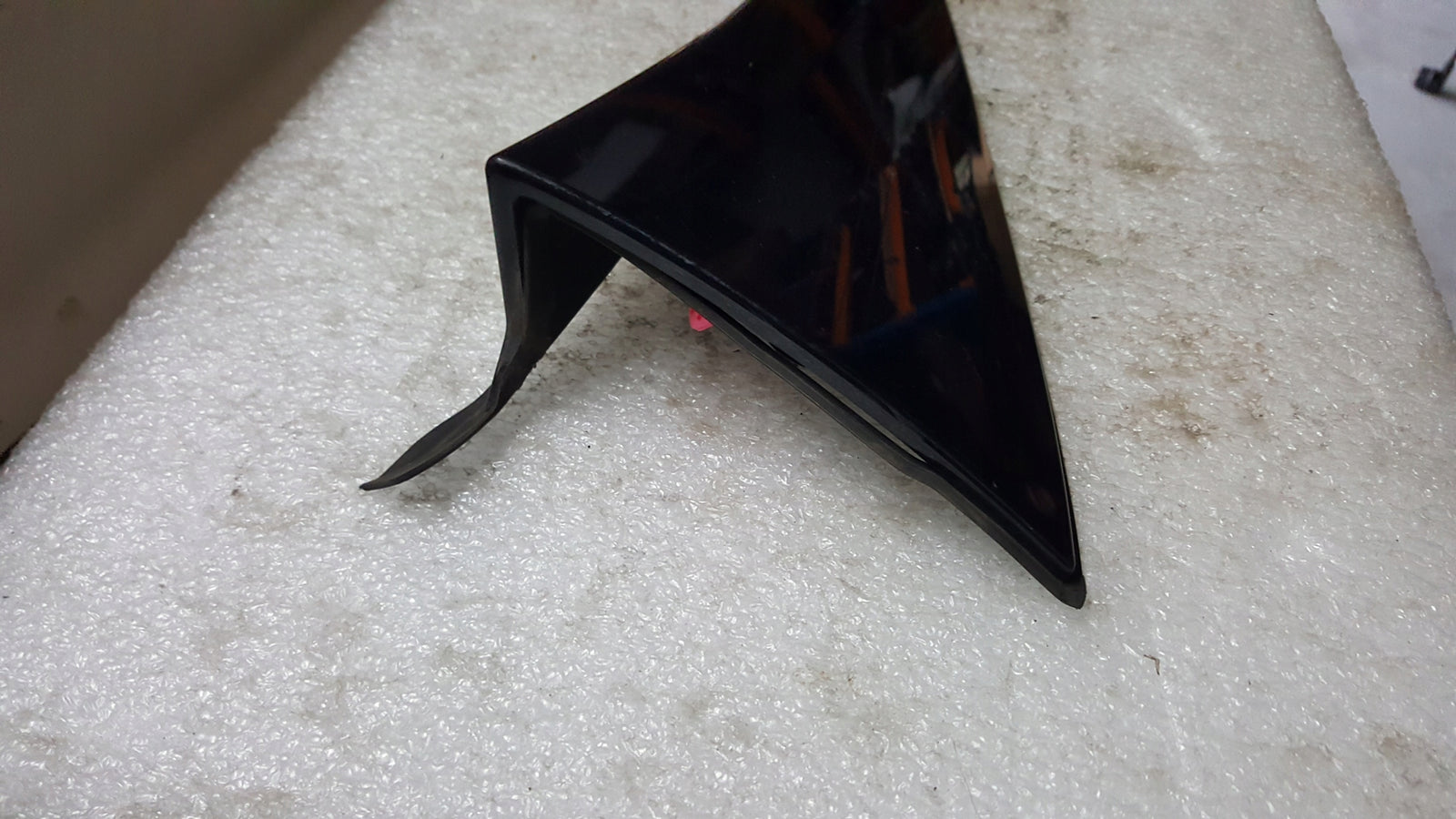 Listwy klapy bagażnika lewa+prawa strona M-B W205 A2067900400 A2067900300