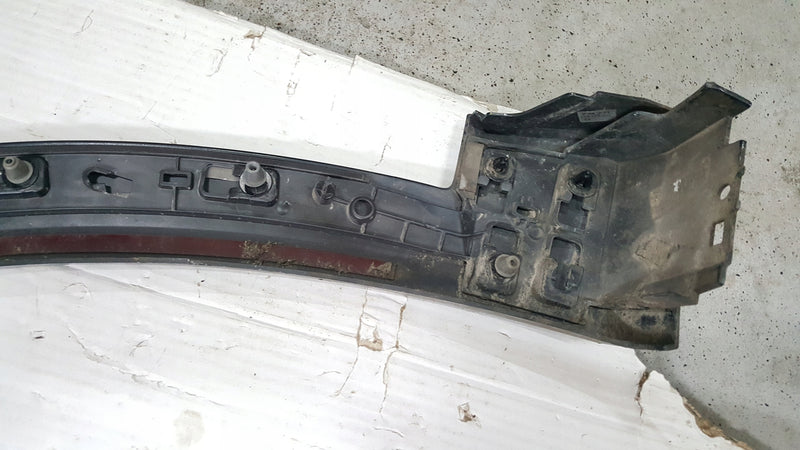 Listwa błotnika przedniego prawa strona AUDI E-TRON 4KE853718A demontaż