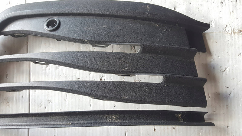 Kratka zderzaka prawy przód VW GOLF VIII 5H0853666J demontaż