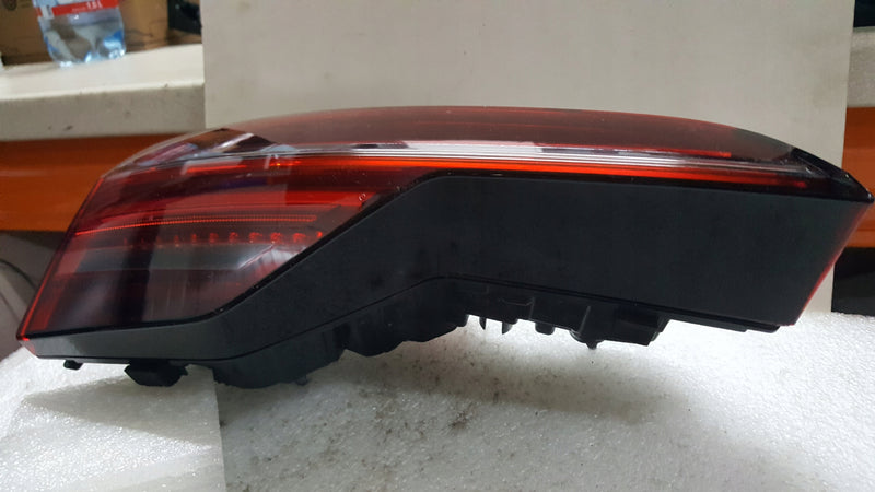 Lampa LED w klapę lewy tył AUDI A4 (B9) kombi LIFT 8W9945093AC