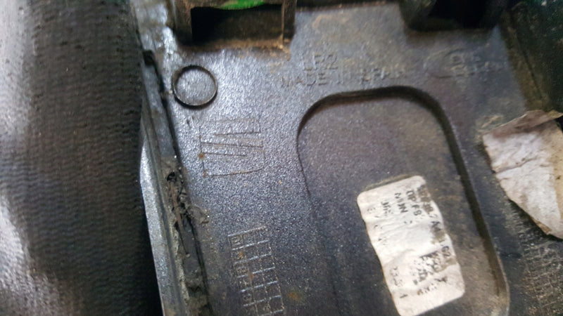 Listwa błotnika prawy przód SEAT ATECA 575854820H demontaż