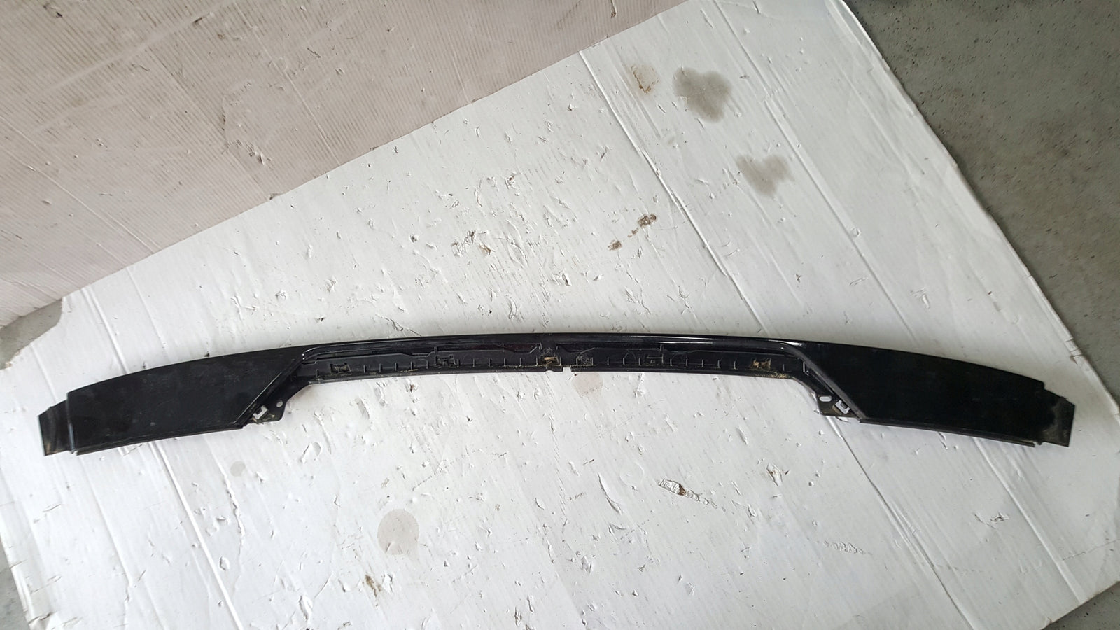 Listwa spoiler klapy VW PASSAT B8 3G0827952