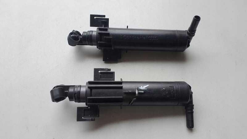 LE spryskiwacz reflektora AUDI A4 8K0955101D