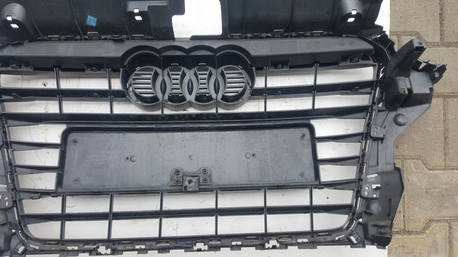 AUDI A3 8V 8V3 SPORTBACK ATRAPA CHŁODNICY GRILL 8V3853651 8V3853037 idealny