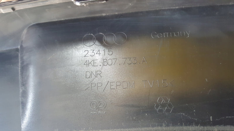 Dokładka spoiler zderzaka przedniego AUDI E-TRON 4KE807733A demontaż