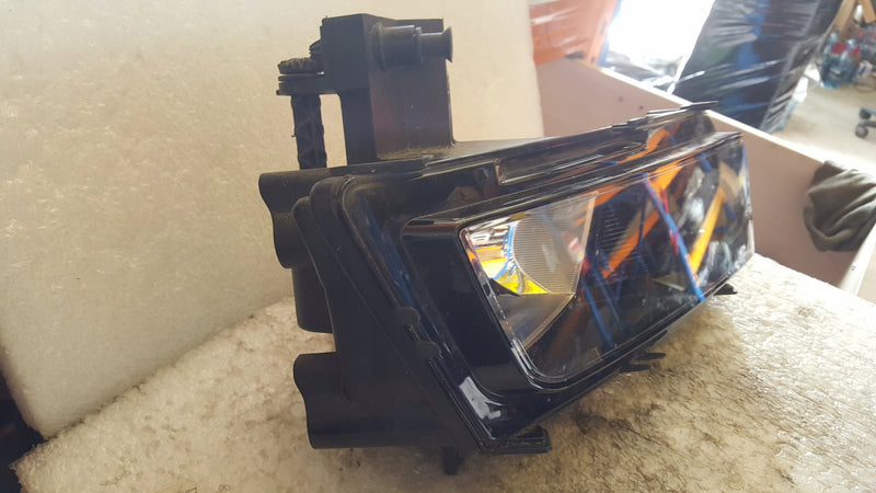 Lewy halogen VW TOURAN II 5TA941661A demontaż