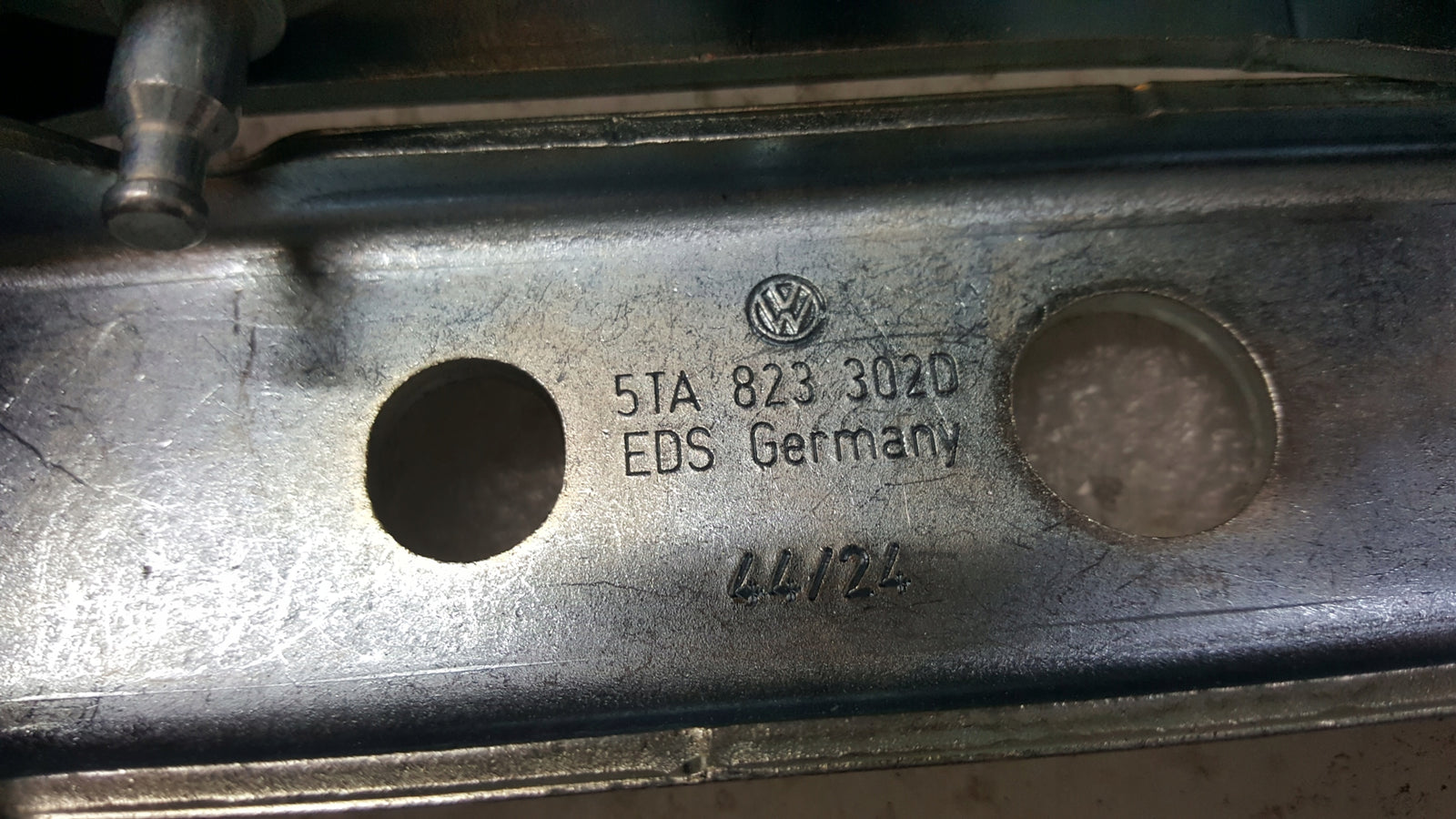 NOWE ORYGINALNE zawiasy maski L+P VW TOURAN 5TA823301D 5TA823302D