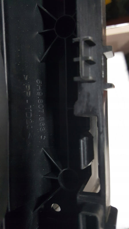 NOWY ORYGINALNY ślizg zderzaka tylnego VW GOLF VIII kombi 5H9807863C