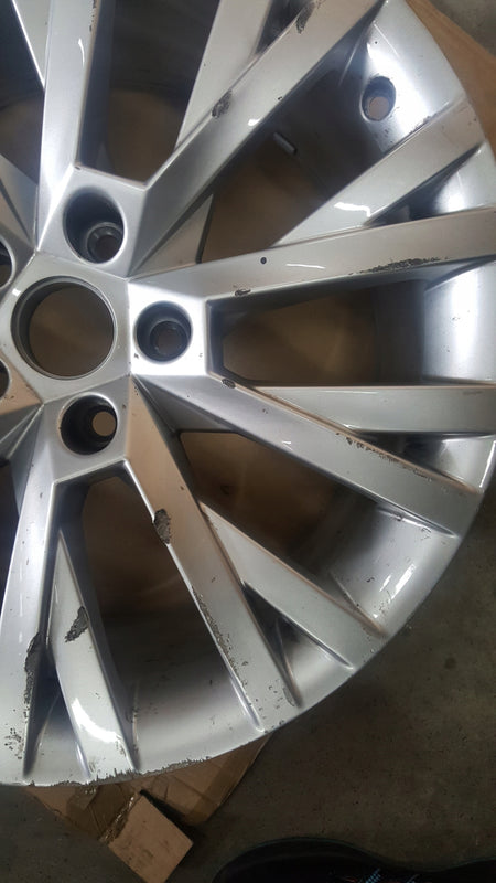 SKODA SUPERB III 8x18 ET44 5x112 3V0601025AN 3V0601025CD