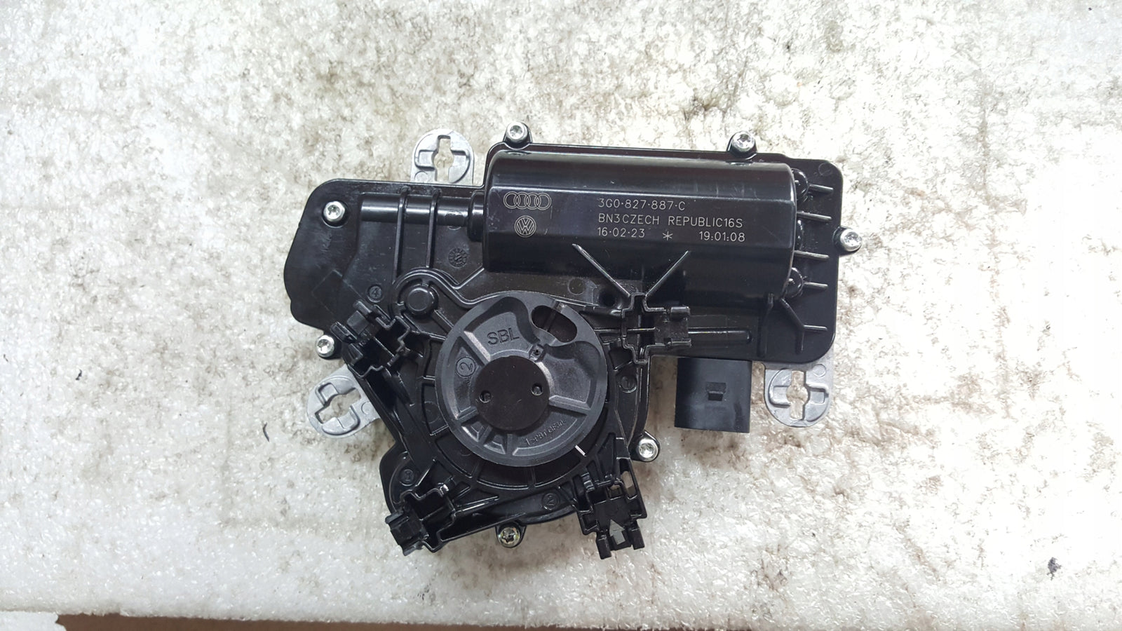 2018 Volkswagen Tiguan Siłownik zamka tylnej klapy bagażnika 3G0827887C