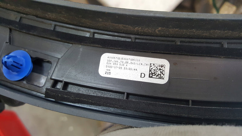 Listwa błotnika prawy tył AUDI Q5 80A853818A demontaż