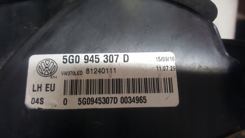 Lewa tylna lampa LED w klapę VW Golf VII 5G0945307D demontaż
