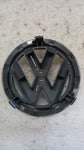 VOLKSWAGEN PASSAT B6 GOLF V 5 EMBLEMAT ZNACZEK LOGO GRILLA 1K5853600