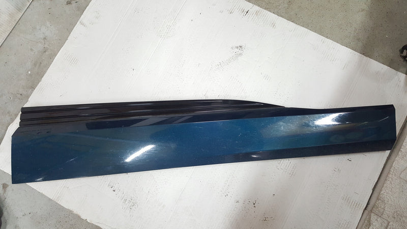 Listwa drzwi prawy przód AUDI E-TRON 4KE853960