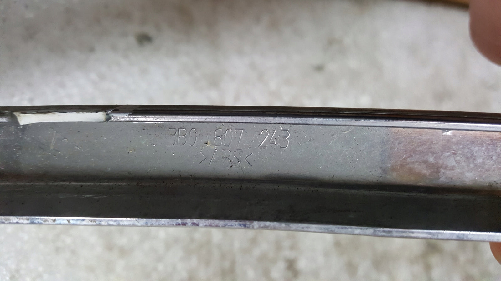 VW PASSAT B5 FL LISTWA ZDERZAKA CHROM LEWA 3B0807243