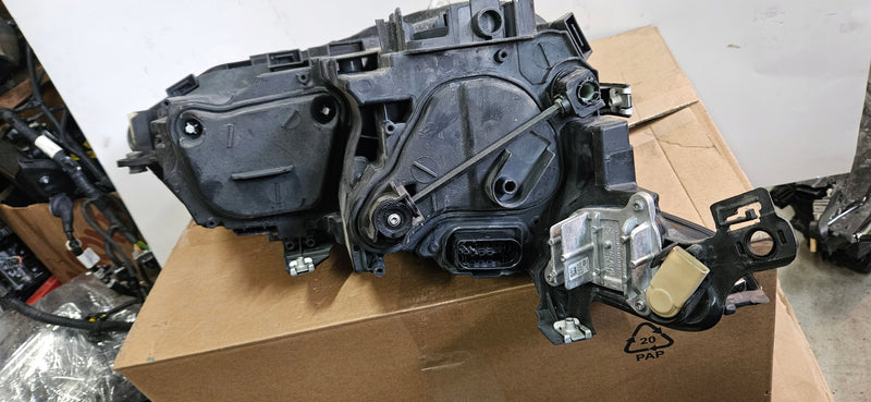 Le FUL LED IQ-LIGHT Vw Golf 8 5H1941035 2022r IDEAŁ demontaż