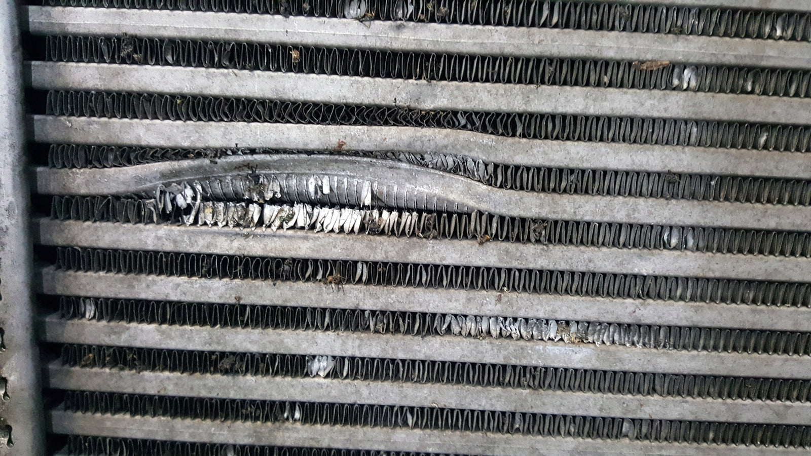 AUDI VW CHŁODNICA POWIETRZA INTERCOOLER 7P0145804A
