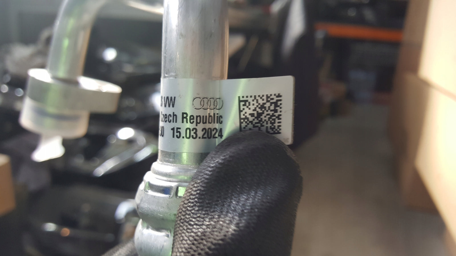 NOWY ORYGINALNY przewód rurka klimatyzacji AUDI A4 (B9) A5 8W0816743BN