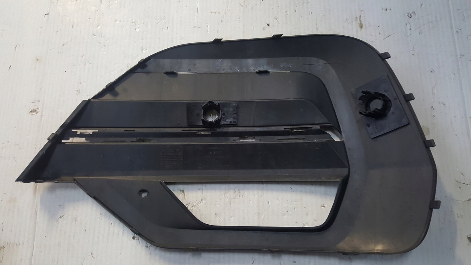 Kratka zderzaka prawy przód VW T6.1 7LA807490 demontaż