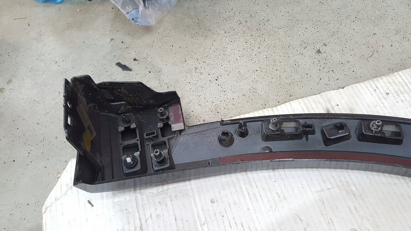 Listwa błotnika lewy przód AUDI E-TRON 4KE853717D